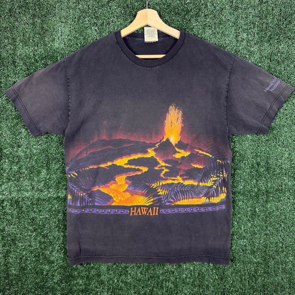 Habitat Hawaii Volcanoes National Park Graphic T Shirt Men's L Vintage AOP Lava